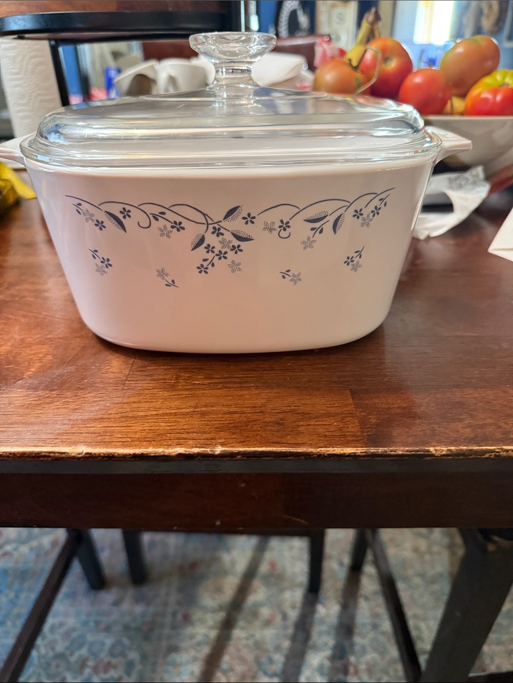 Vintage Corningware ProvincialBlue 5 L Cassarole Dish featuring a delicaye blue